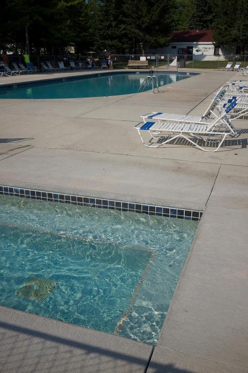 Plymouth Rock Camping Resort Basic Cabin Elkhart Lake Exteriör bild
